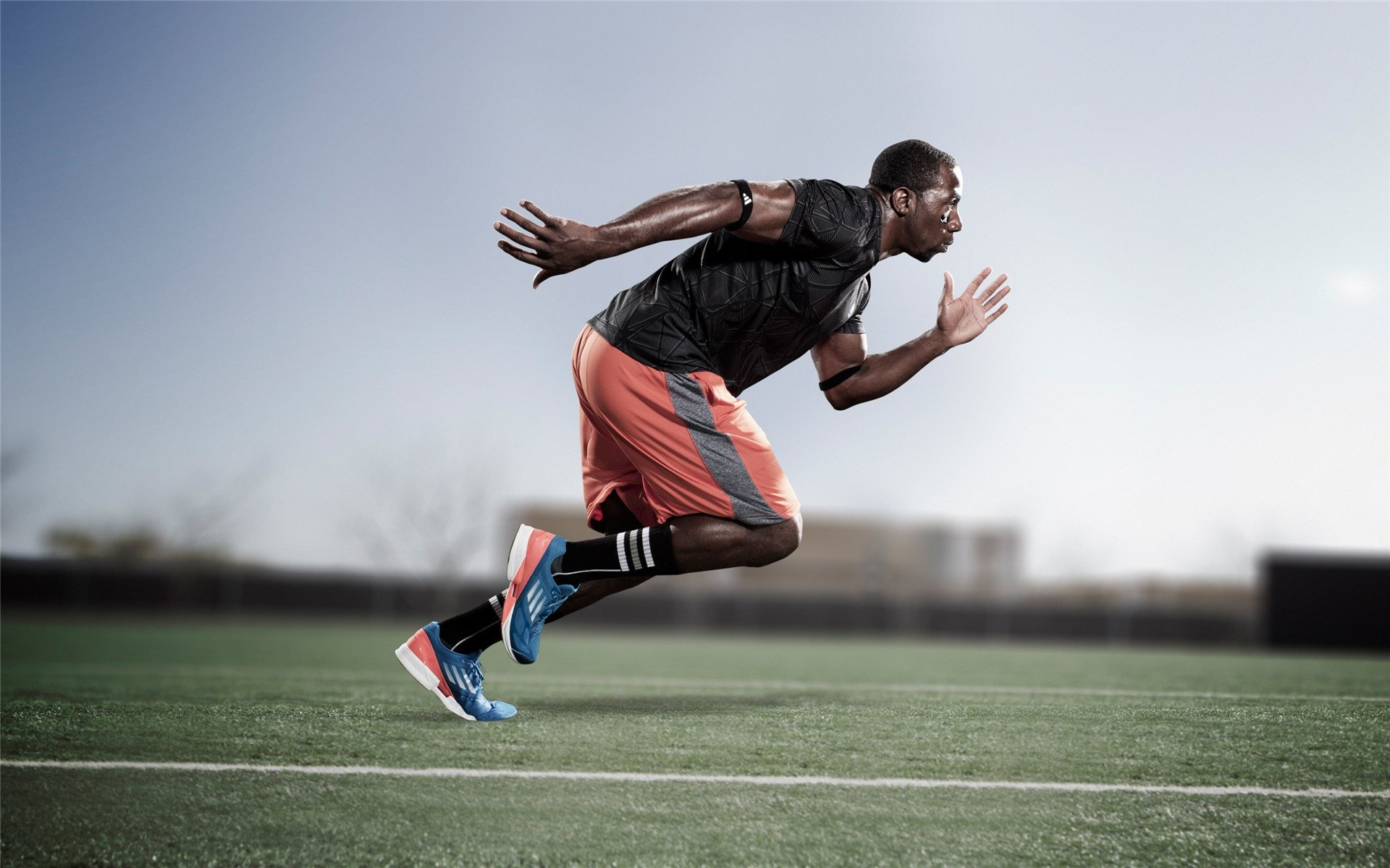 美国队在巴黎奥运会比赛中多次通过中路渗透得分，奥运 美国队入场